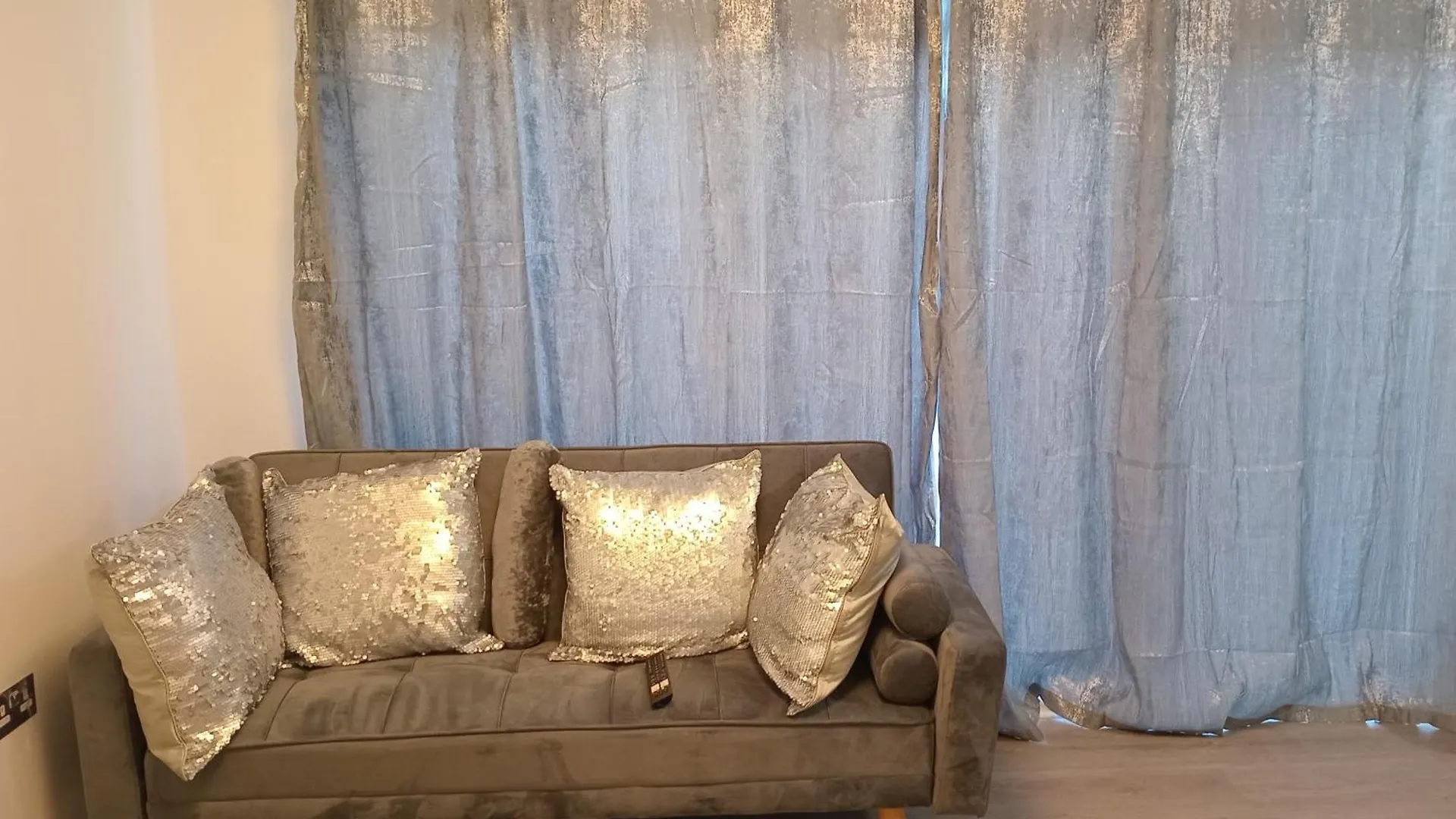 A Place To Relax And Dream In Dagenham Essex 3Bedroom Apartment United Kingdom