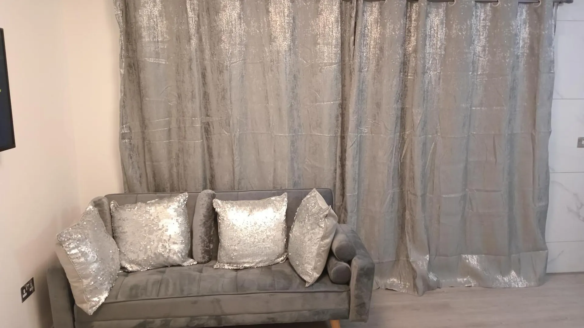 A Place To Relax And Dream In Dagenham Essex 3Bedroom Apartment 0*,  United Kingdom