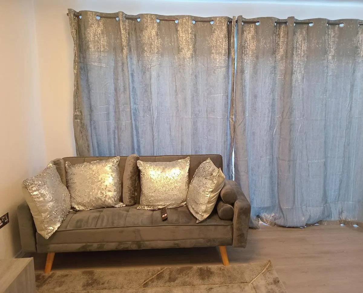 A Place To Relax And Dream In Dagenham Essex 3Bedroom Apartment 0*,